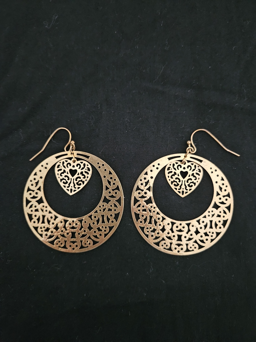 Filigree Heart Drop Earrings in Gold Like New